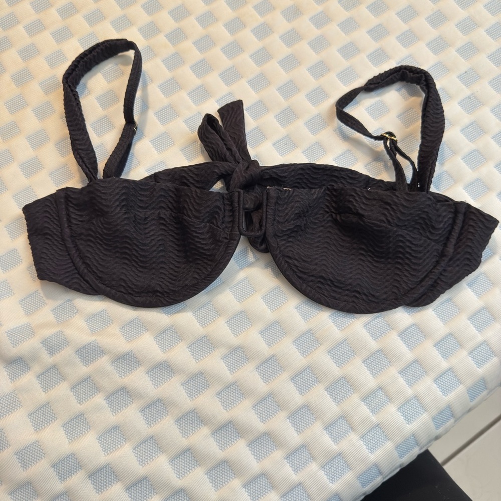 Monday Swimwear CALA ROJA TOP - BLACK- CRINKLE